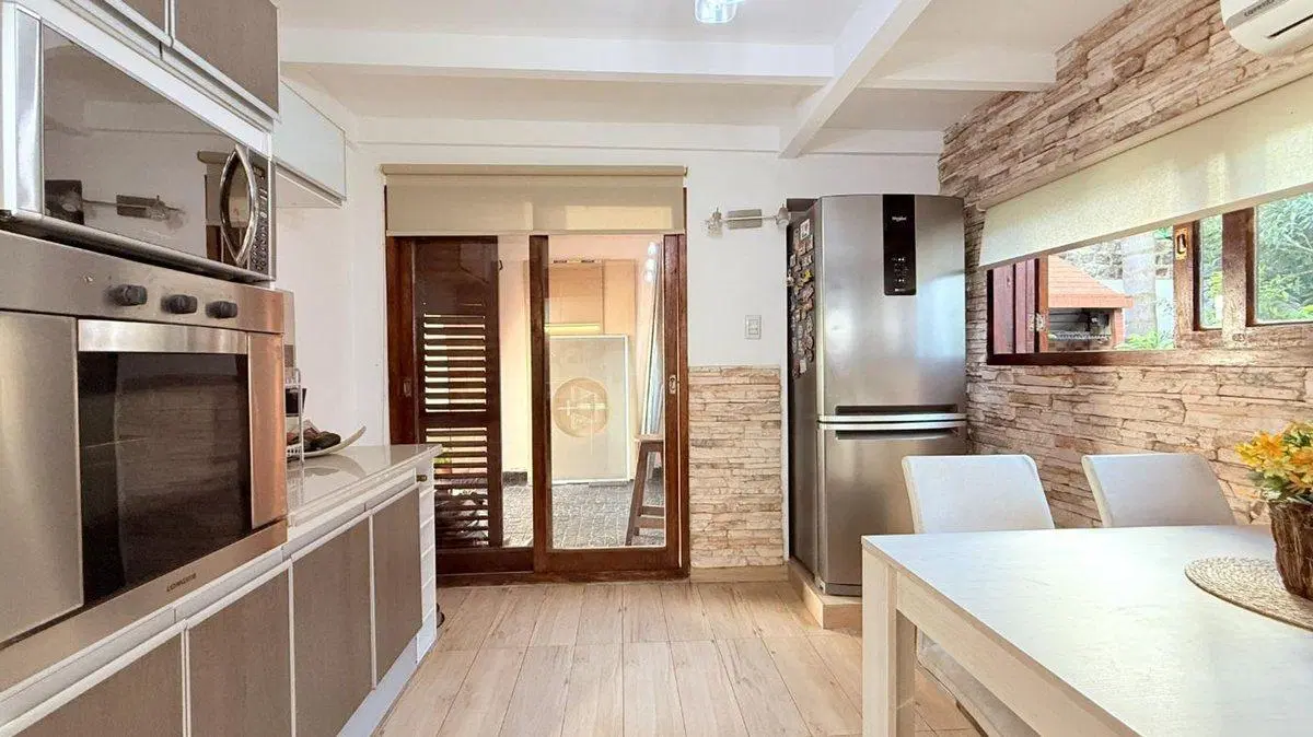 CASA EN VENTA LA PLATA 3 DORMITORIOS COCHERA 3