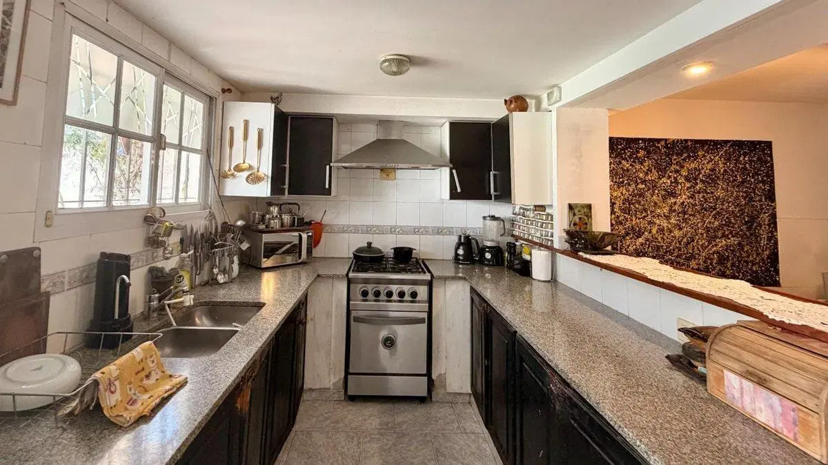 DUPLEX EN VENTA CITY BELL 2 DORMITORIOS Y PILETA 3