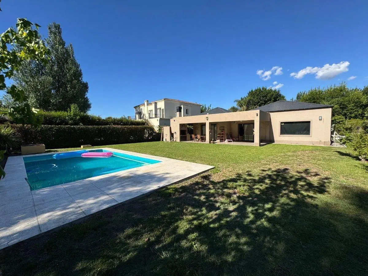 CASA VENTA LOS JAZMINES PILAR DEL ESTE APTO BANCO 3