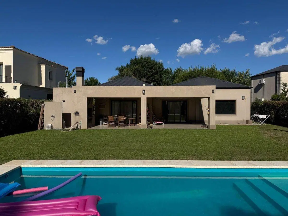 CASA VENTA LOS JAZMINES PILAR DEL ESTE APTO BANCO 2
