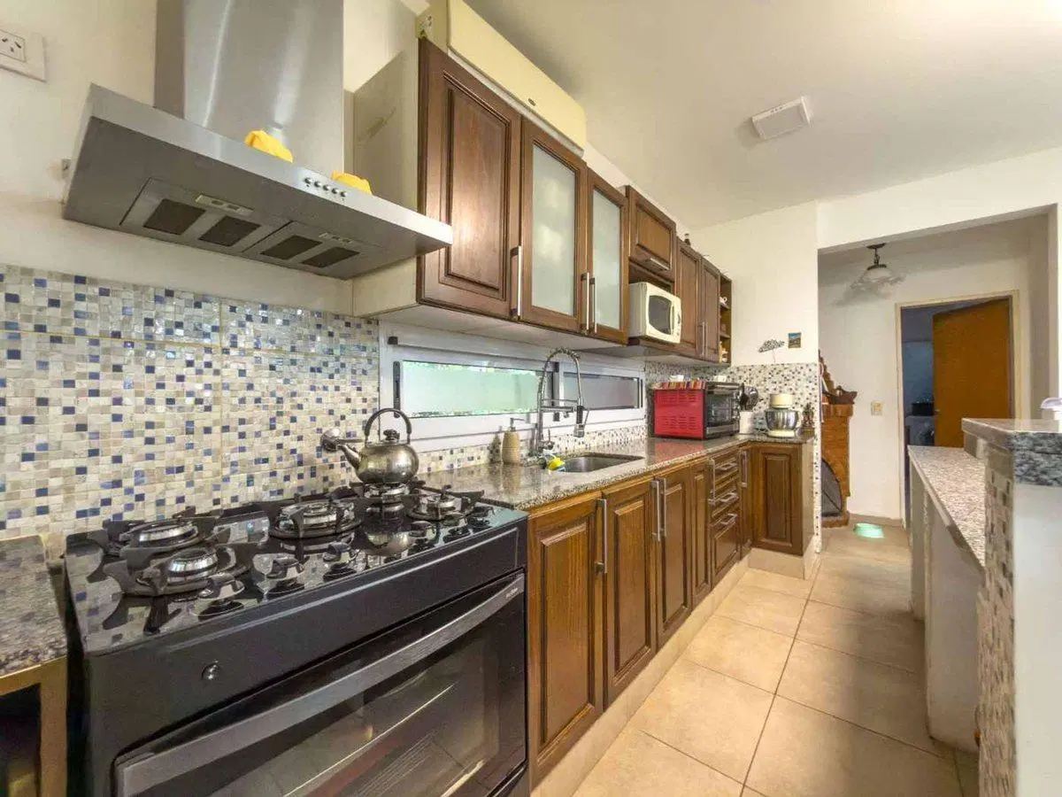 CASA VENTA OLMOS PARQUE PILETA QUINTA CHACRA 5