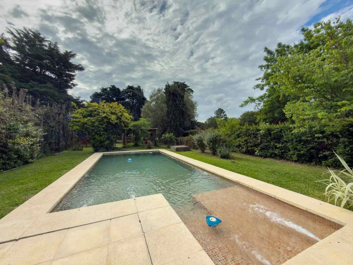 CASA VENTA OLMOS PARQUE PILETA QUINTA CHACRA 1