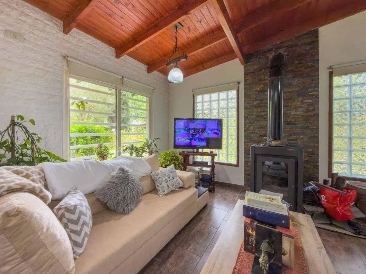 CASA VENTA OLMOS PARQUE PILETA QUINTA CHACRA 4