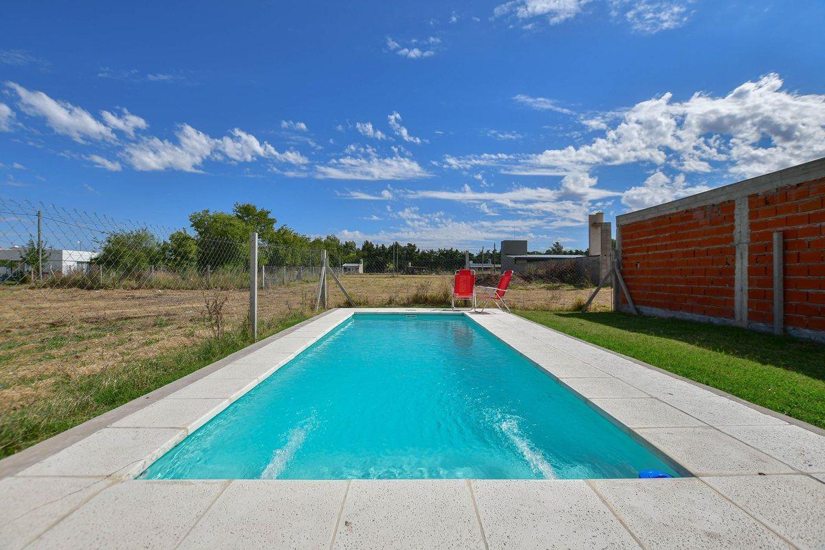 Foto de CASA EN VENTA EN PARQUE SICARDI 2 DORMITORIOS, imagen 1