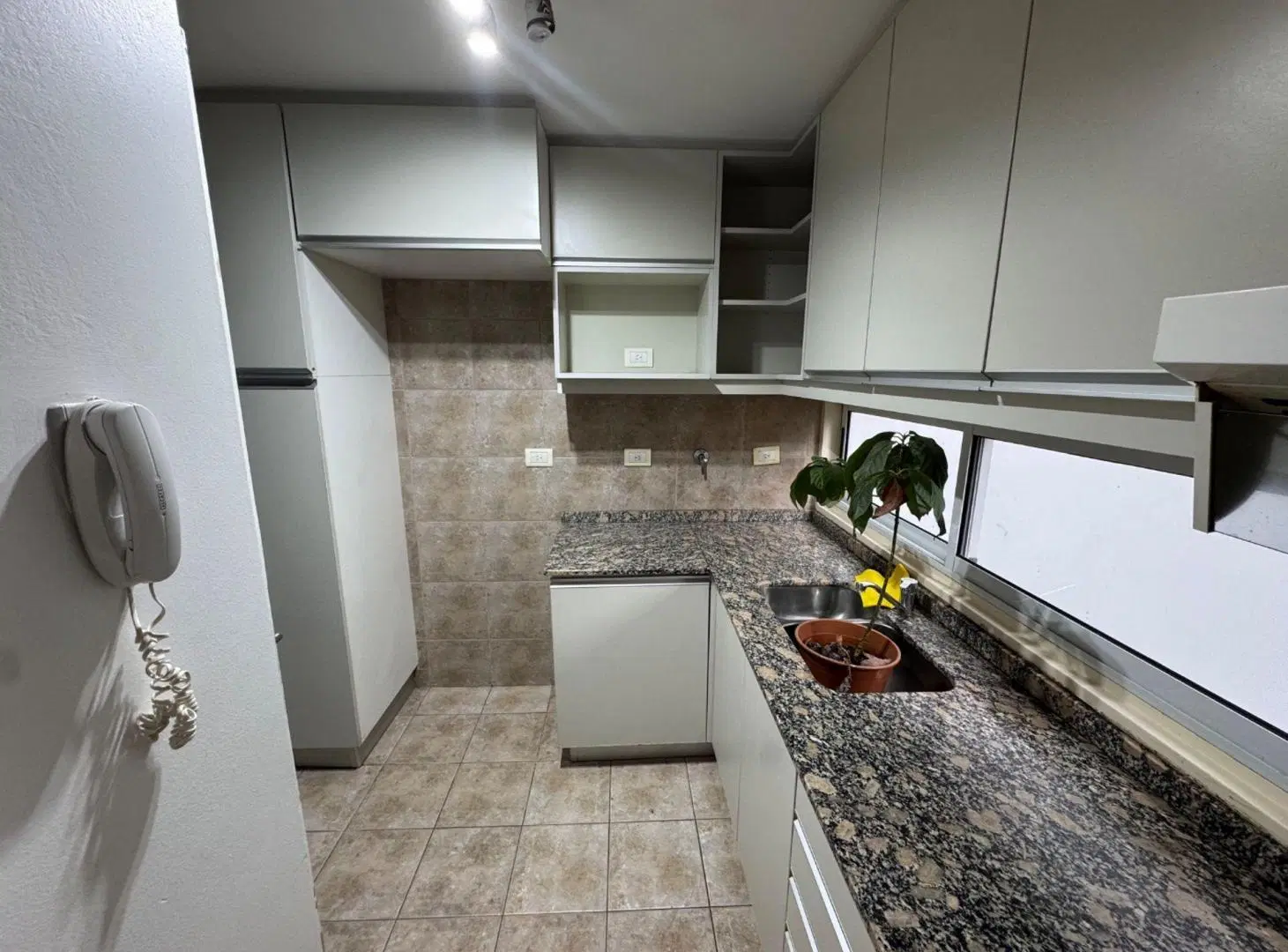 DEPARTAMENTO ALQUILER ANUAL EN ZONA UADE C/ BALCON 4