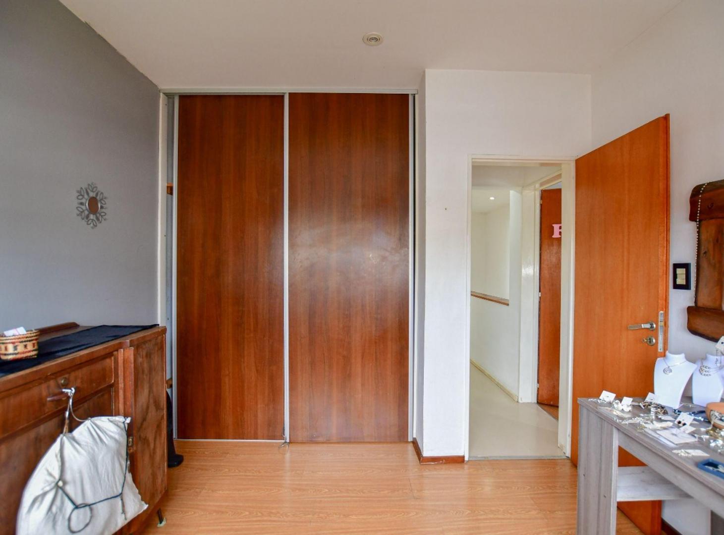 Foto de CASA DUPLEX EN VENTA CITY BELL 4 DORMITORIOS, imagen 5