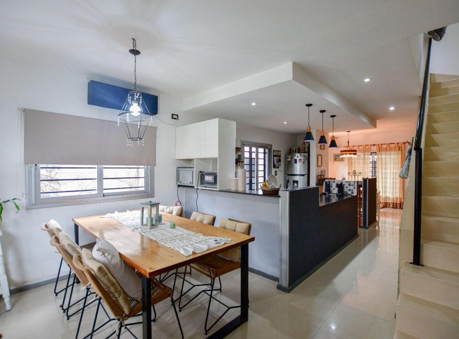 Foto de CASA DUPLEX EN VENTA CITY BELL 4 DORMITORIOS, imagen 2
