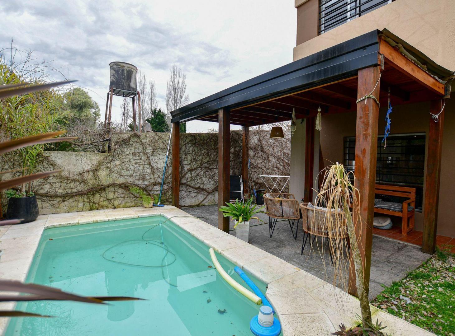 Foto de CASA DUPLEX EN VENTA CITY BELL 4 DORMITORIOS, imagen 1