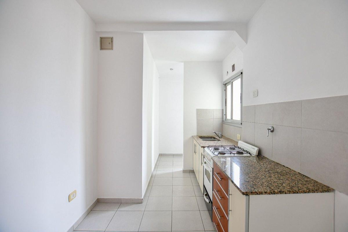 Foto de DEPARTAMENTO VENTA LA PLATA 2 DORMITORIOS COCHERA, imagen 1