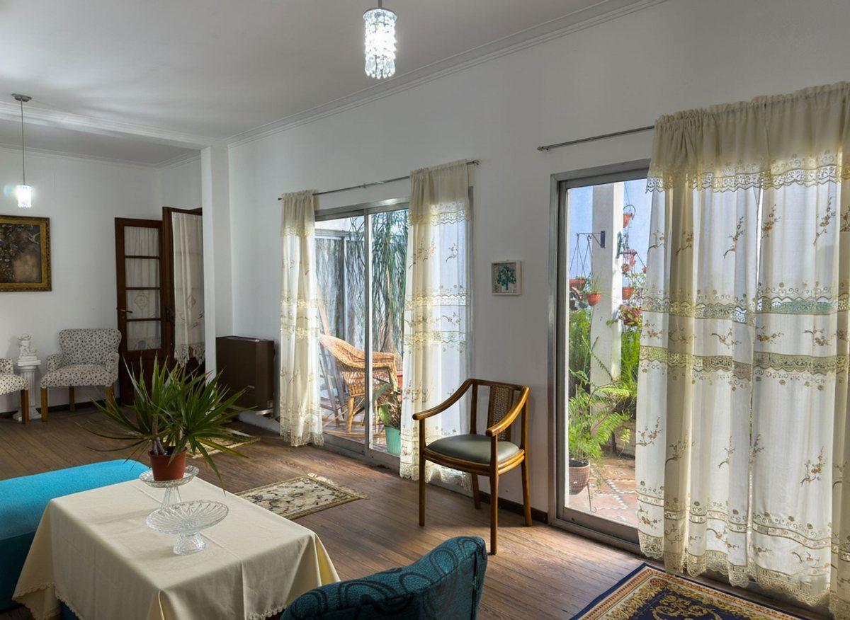 Foto de CASA VENTA LA PLATA 4 DORMITORIOS COCHERA PARQUE, imagen 5