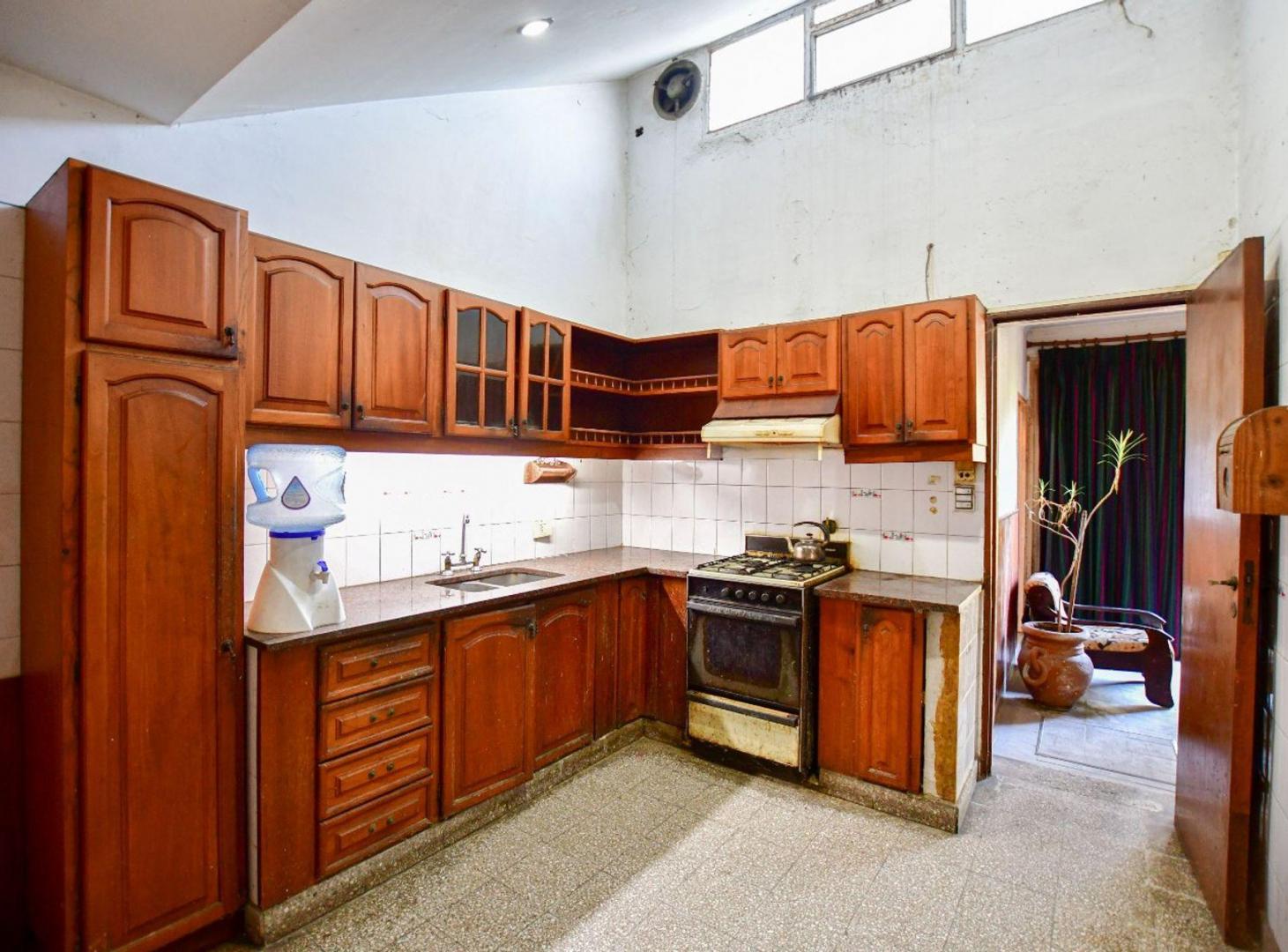 Foto de CASA EN VENTA LA PLATA A RECICLAR PARQUE COCHERA, imagen 4