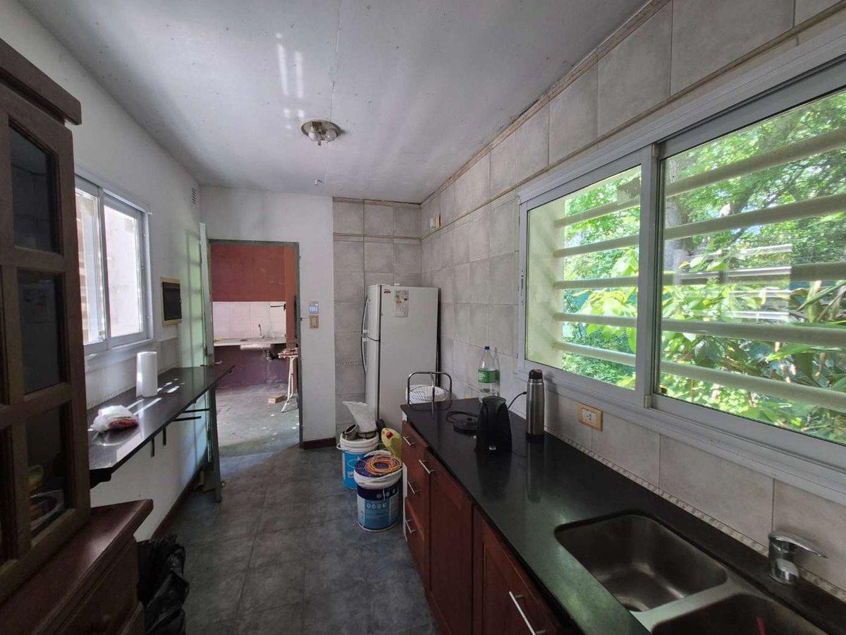 Foto de CASA EN VENTA CON PILETA CON LOTE LINDERO SICARDI, imagen 4