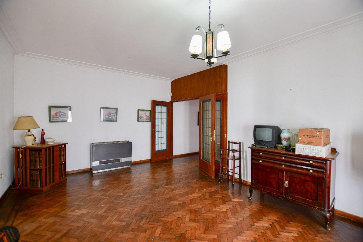Foto de CASA VENTA LA PLATA 3 DORMITORIOS APTO BANCO LOTE, imagen 1