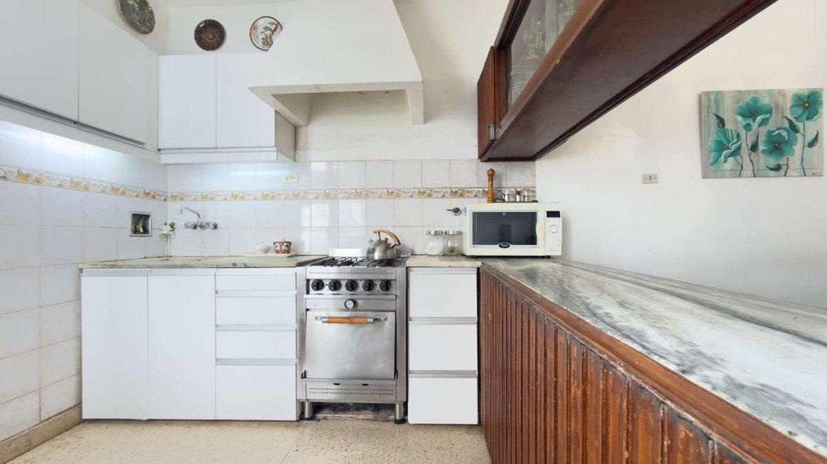 Foto de CASA VENTA LA PLATA CON LOCAL COMERCIAL Y COCHERA, imagen 5