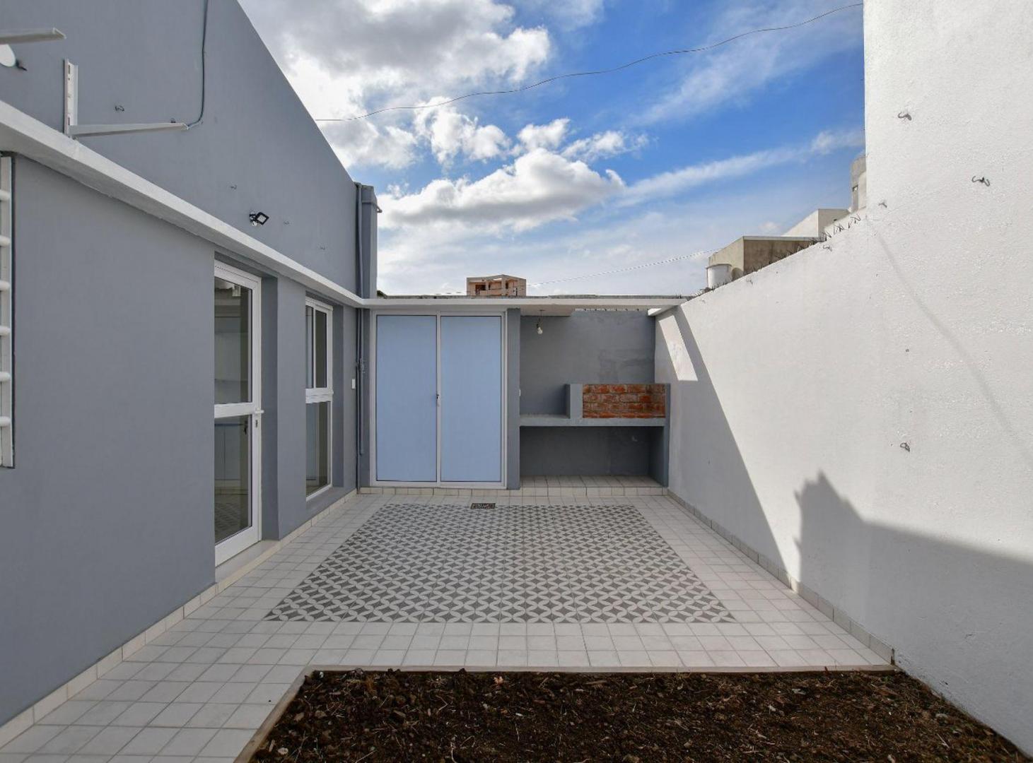 Foto de PH EN VENTA LA PLATA 2 DORMITORIOS PATIO, imagen 1