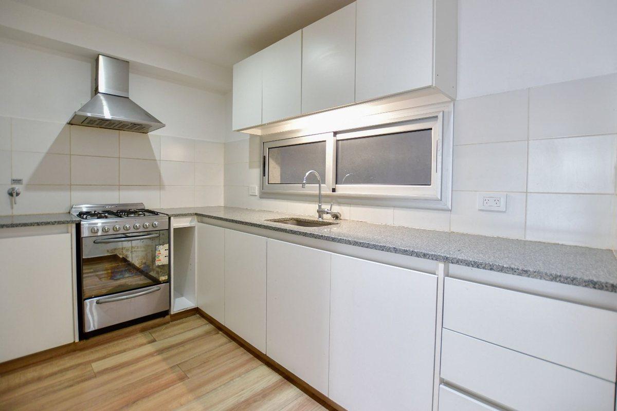 Foto de MONOAMBIENTE DIVISIBLE VENTA LA PLATA CON BALCON, imagen 1