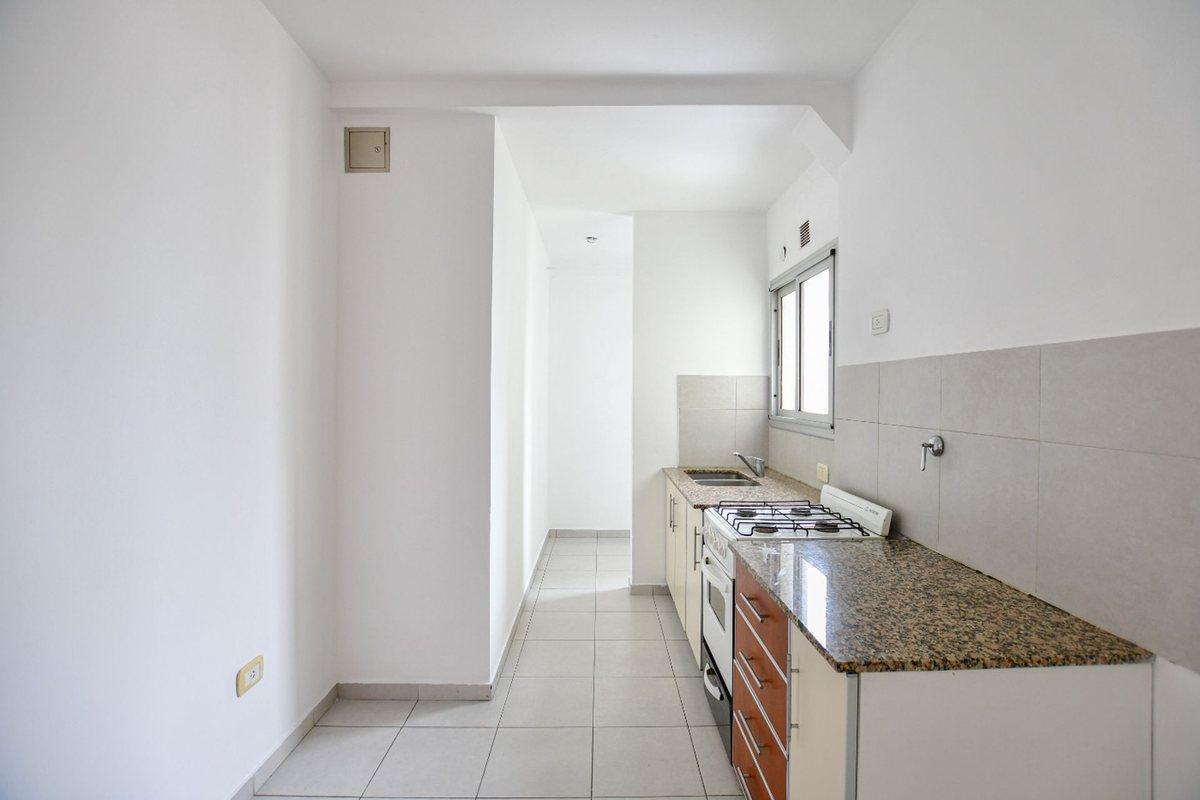 Foto de DEPARTAMENTO VENTA LA PLATA 2 DORMITORIOS COCHERA, imagen 2