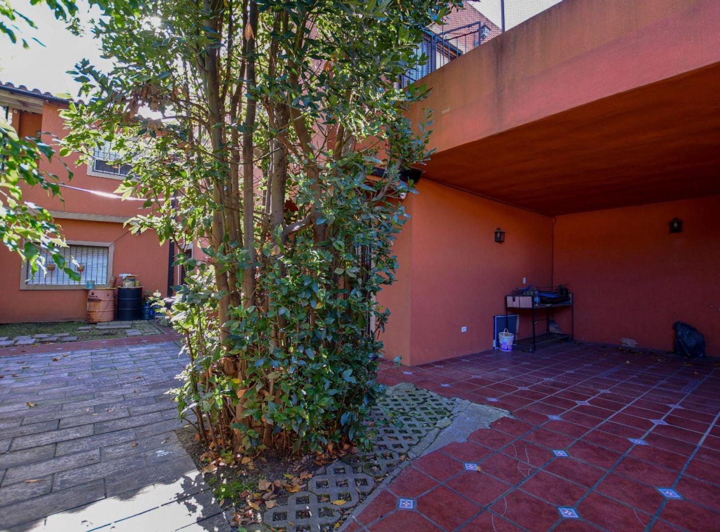 Foto de CASA EN VENTA QUILMES 4 DORMITORIOS, imagen 2