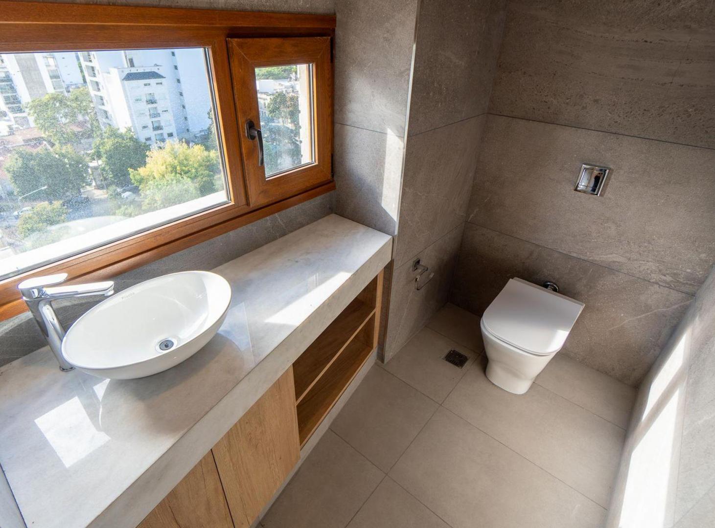 Foto de PISO DE CATEGORIA EN VENTA LA PLATA PLAZA OLAZABAL, imagen 2