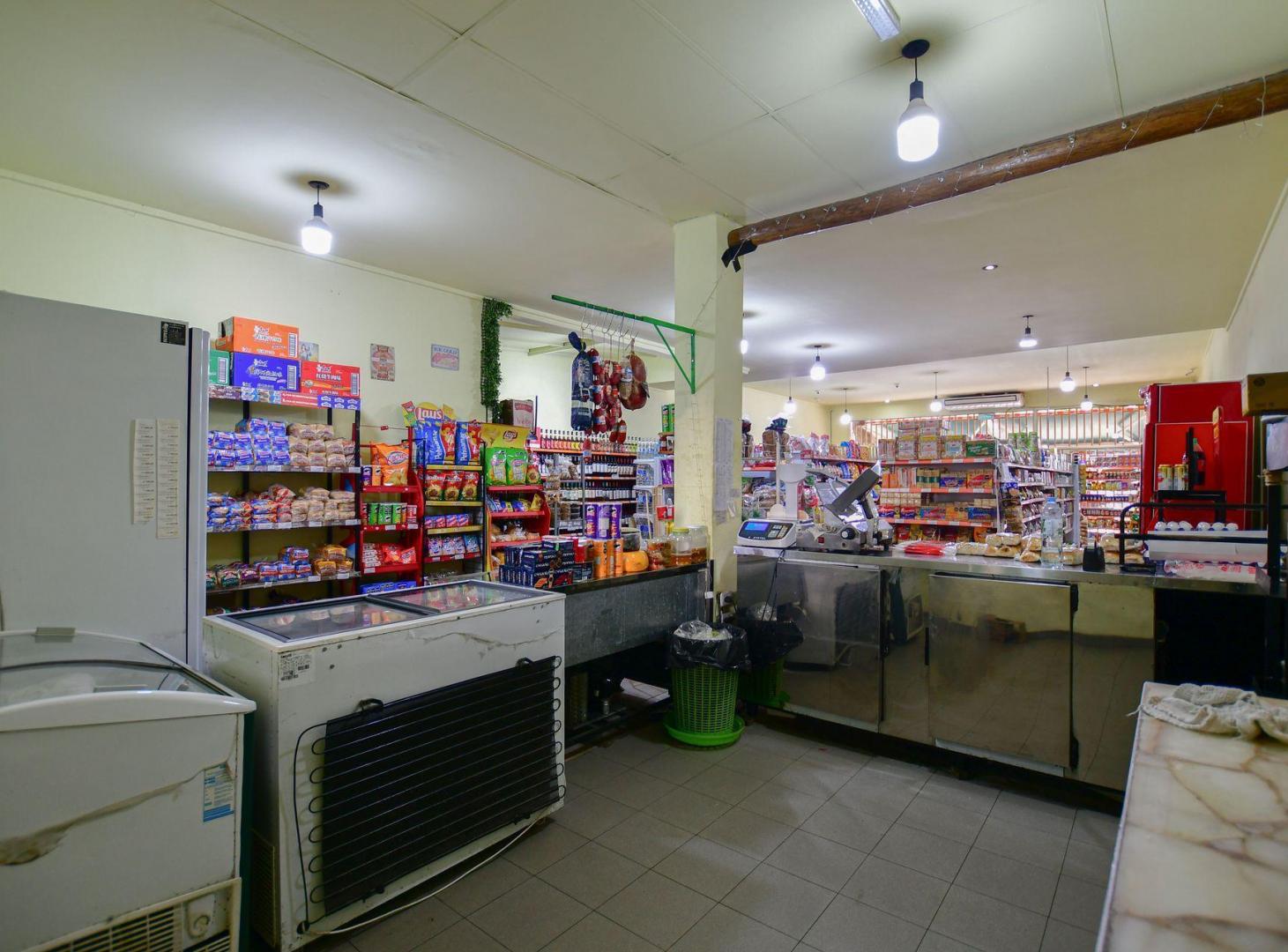 Foto de LOCAL EN VENTA MAS FONDO DE COMERCIO LA PLATA, imagen 3