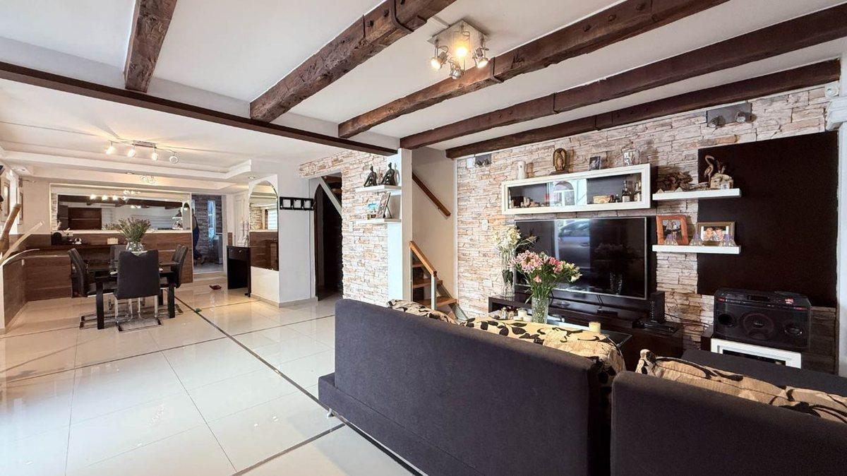 Foto de CASA EN VENTA LA PLATA 3 DORMITORIOS COCHERA, imagen 3