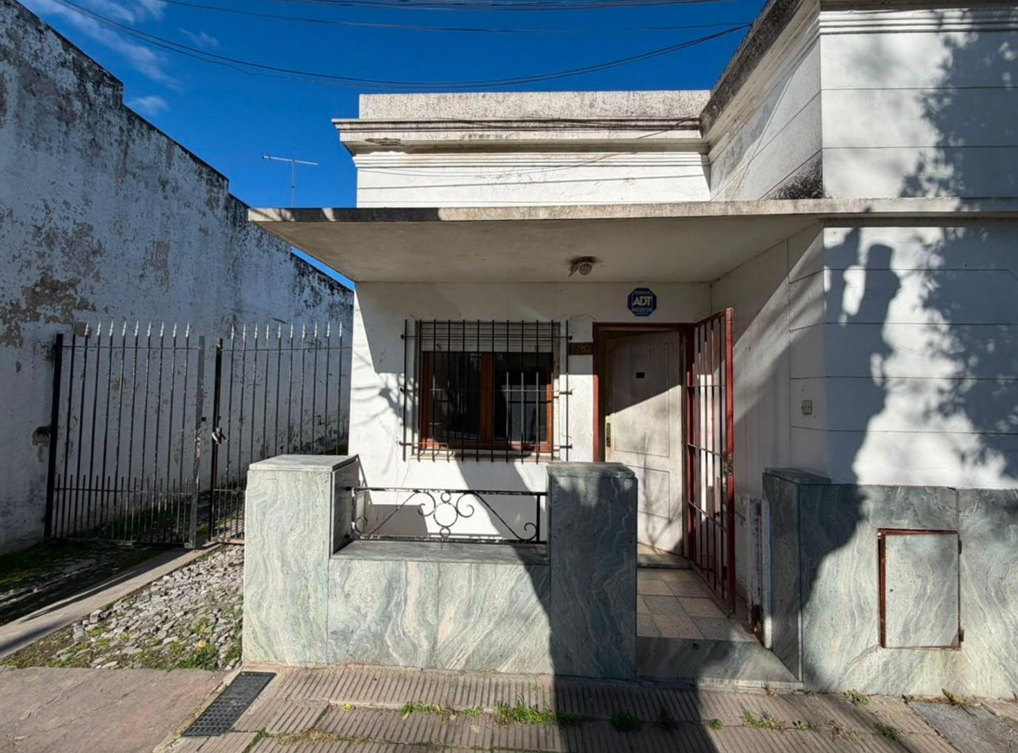 Foto de CASA EN VENTA LA PLATA SOBRE LOTE DE 450 M2, imagen 1