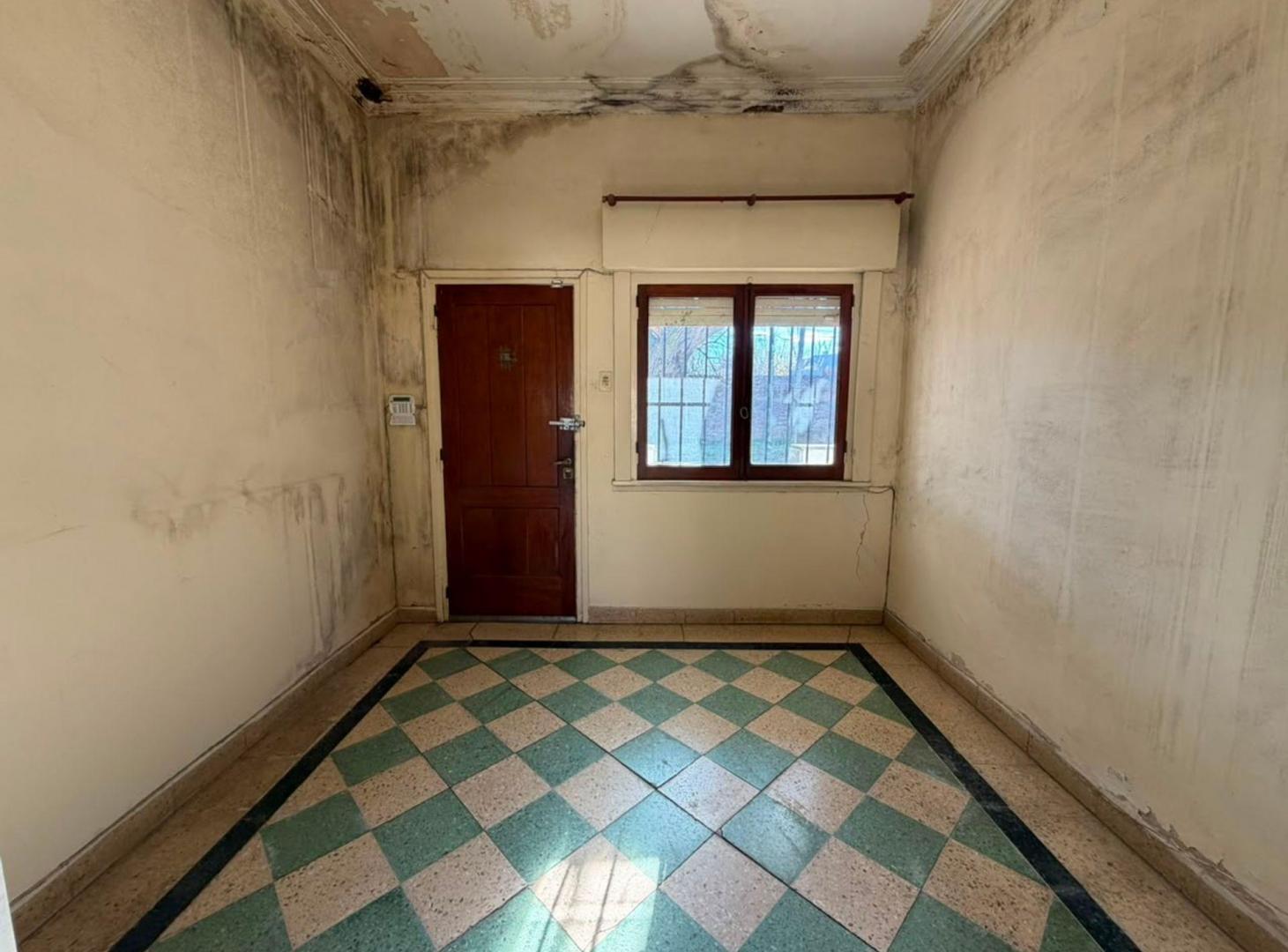 Foto de CASA EN VENTA LA PLATA SOBRE LOTE DE 450 M2, imagen 2