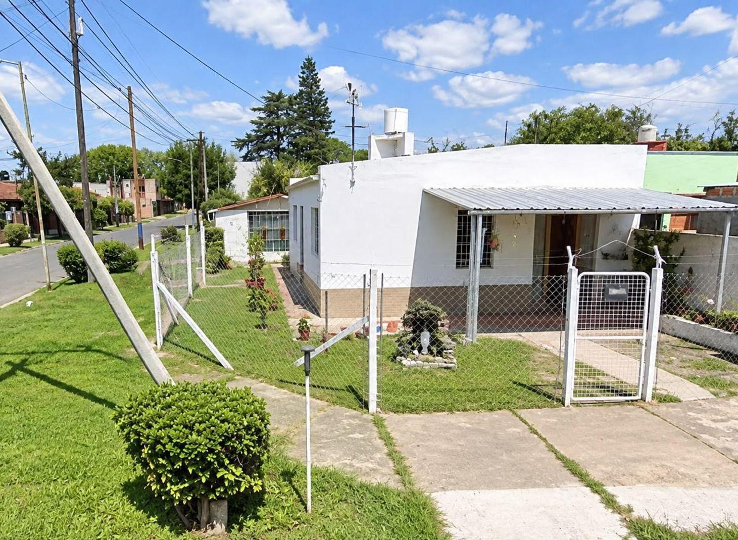 Foto de CASA EN VENTA EN LA PLATA EN ESQUINA, imagen 1