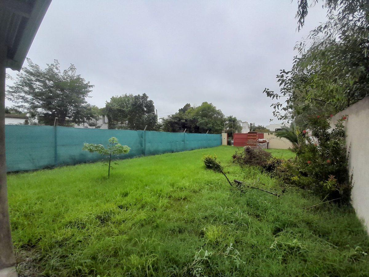 Foto de LOTE EN VENTA GONNET ENTRE CAMINOS PERMUTA, imagen 1