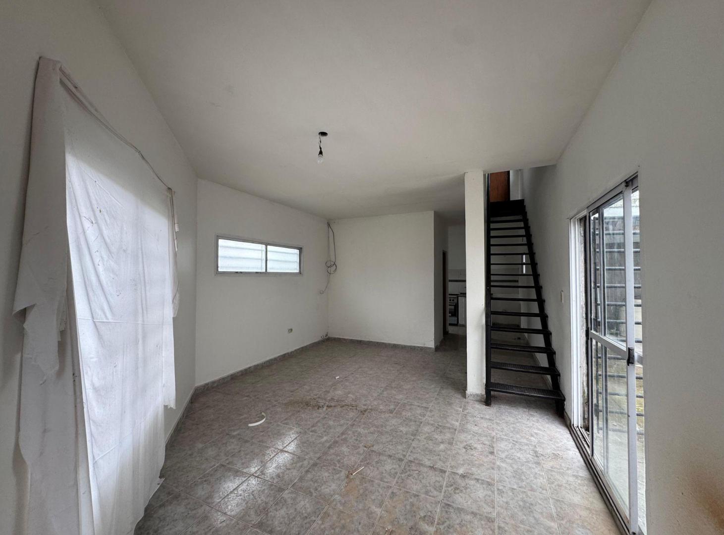 Foto de DUPLEX CON LOCAL Y DEPARTAMENTO EN VENTA LA PLATA, imagen 5