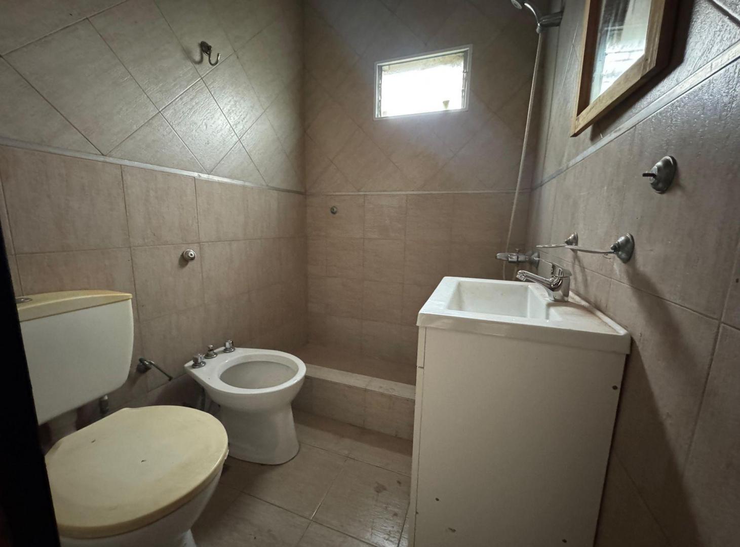 Foto de DUPLEX CON LOCAL Y DEPARTAMENTO EN VENTA LA PLATA, imagen 3