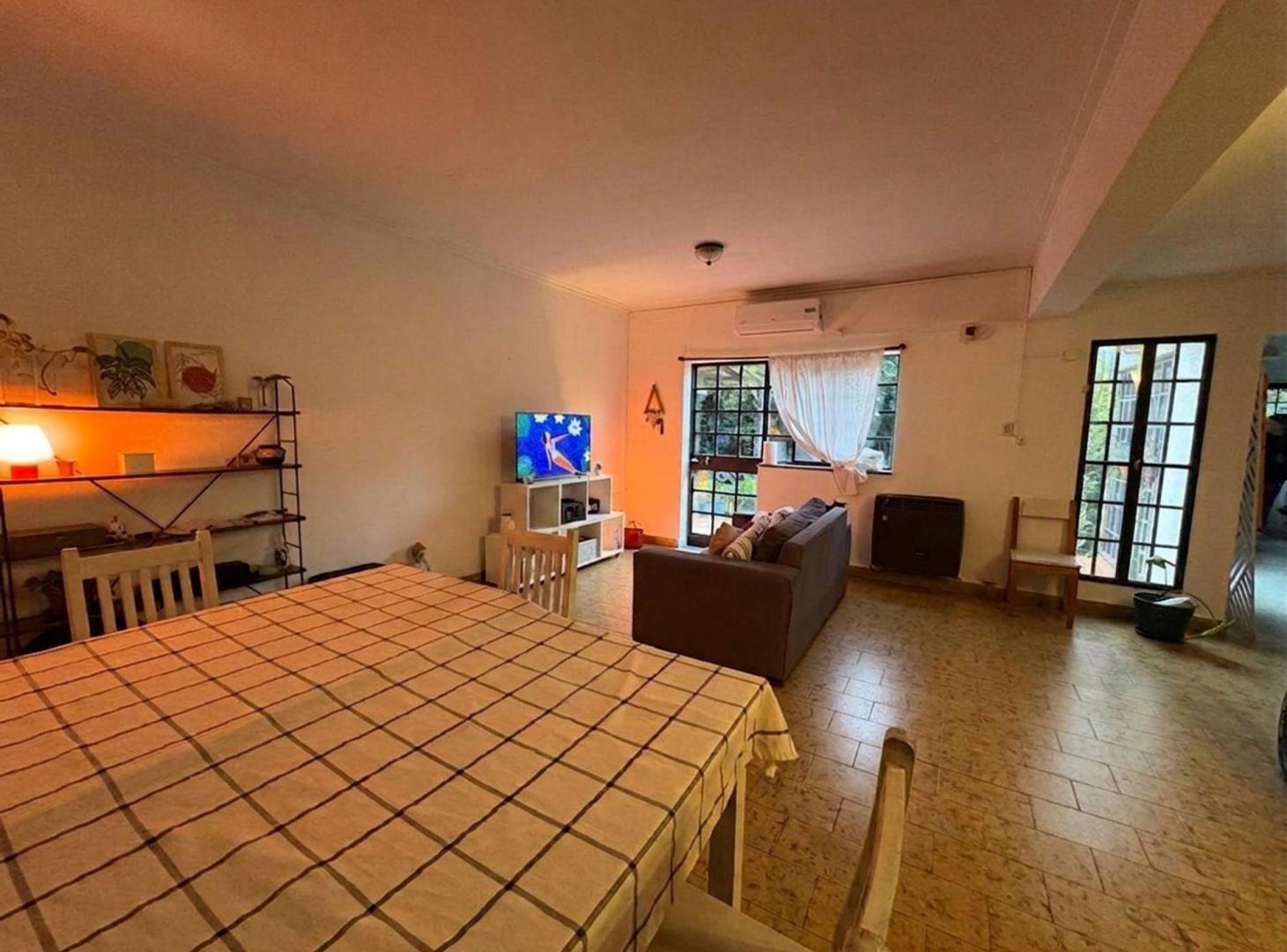 Foto de CASA EN VENTA LOS HORNOS 3 DORMITORIOS JARDIN, imagen 2