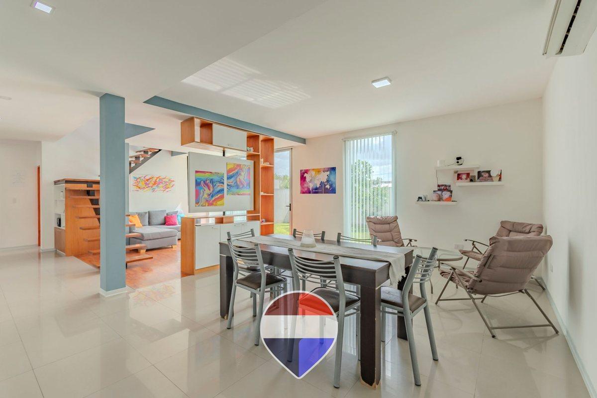 Foto de CASA EN VENTA LA PLATA 3 DORMITORIOS COCHERA, imagen 2