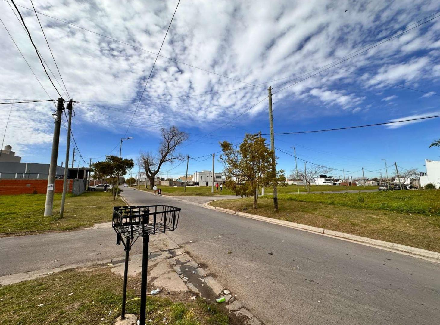 Foto de LOTE EN ESQUINA VENTA BARRIO ABIERTO NUEVO LORENZO, imagen 5