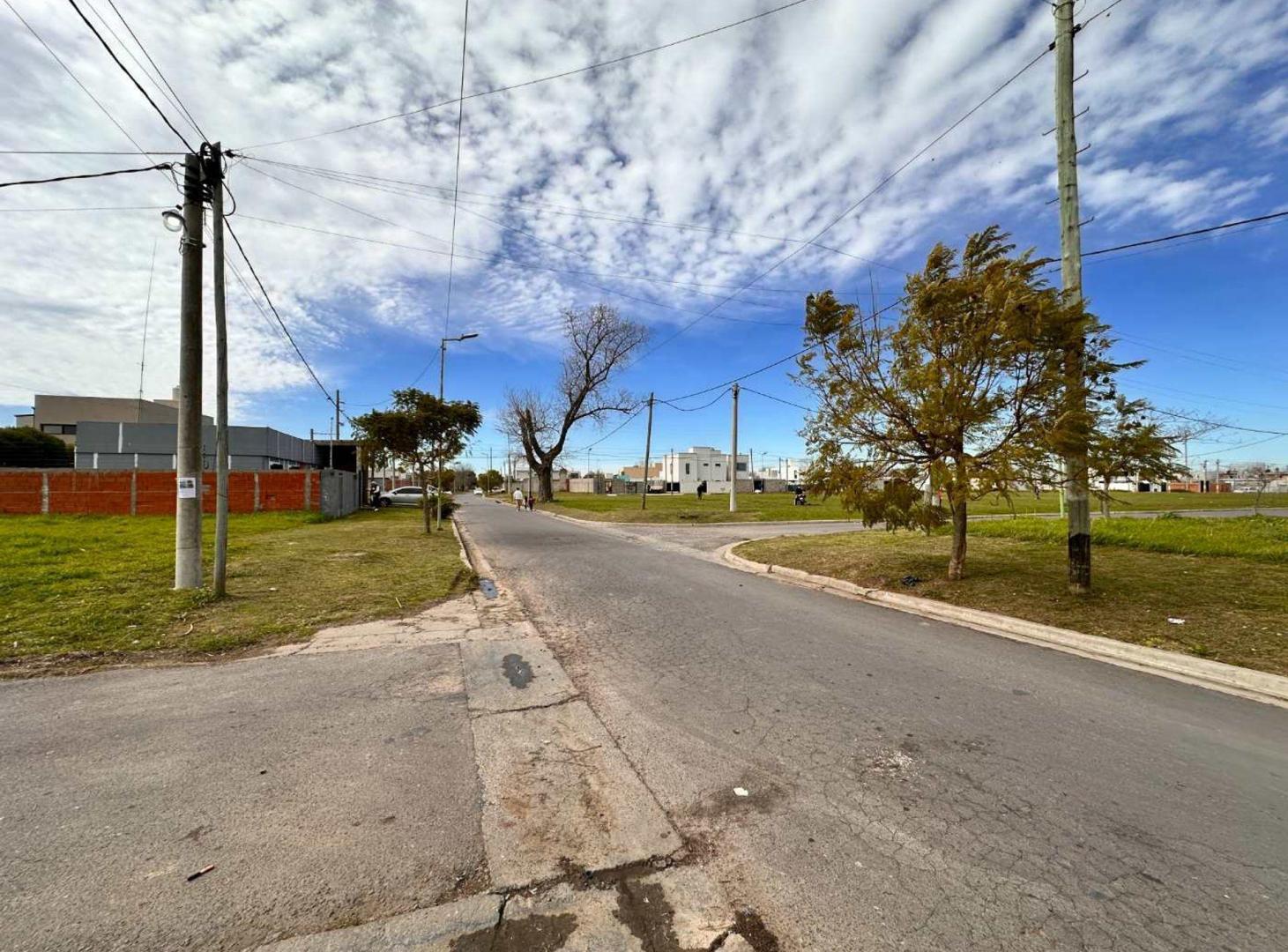 Foto de LOTE EN ESQUINA VENTA BARRIO ABIERTO NUEVO LORENZO, imagen 4