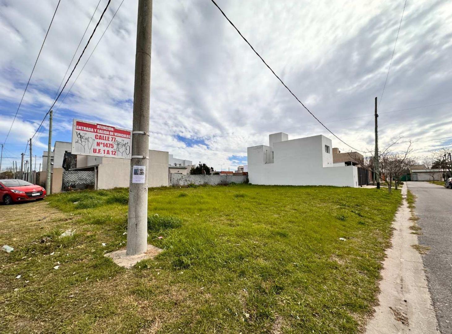 Foto de LOTE EN ESQUINA VENTA BARRIO ABIERTO NUEVO LORENZO, imagen 1