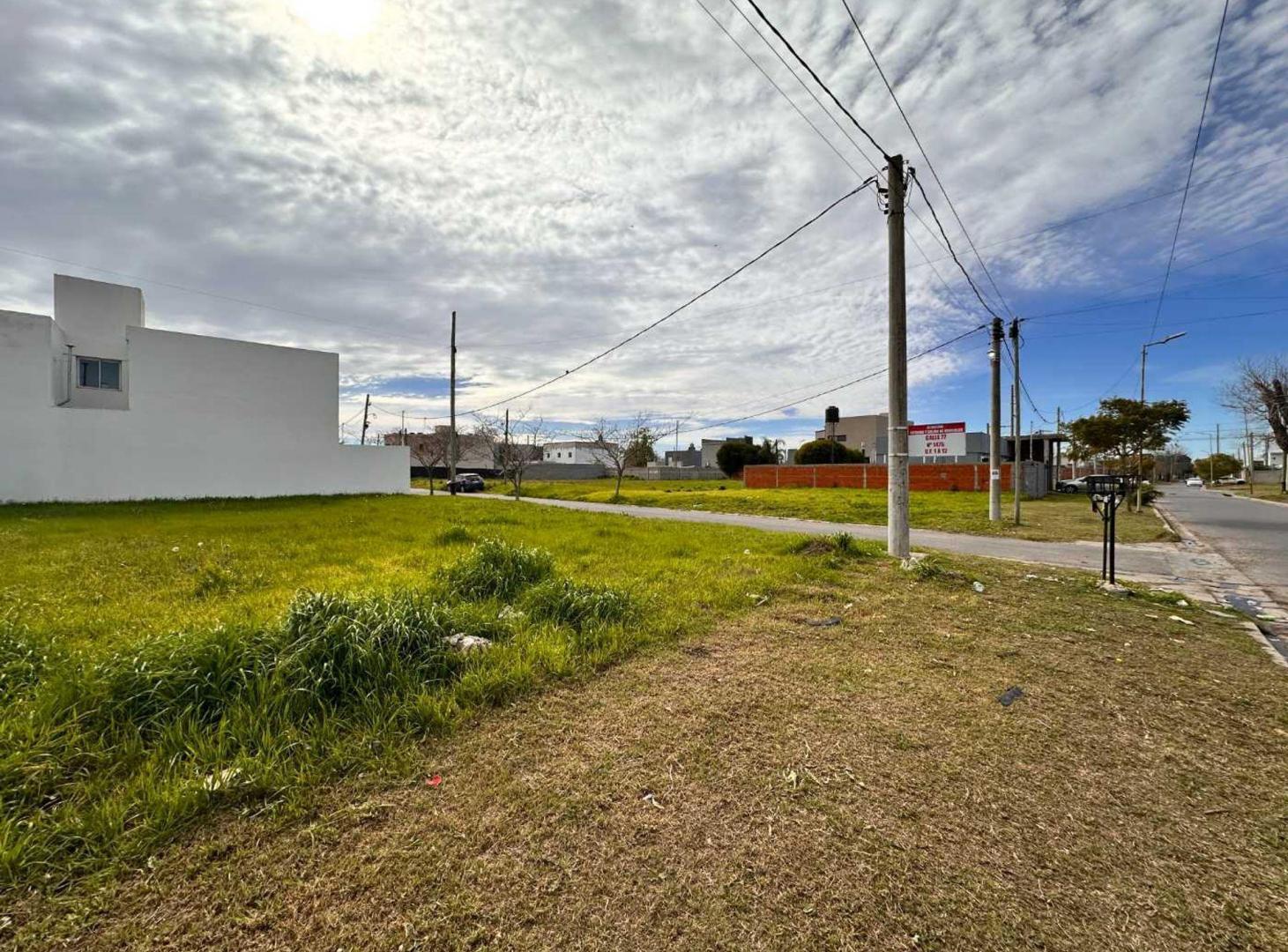 Foto de LOTE EN ESQUINA VENTA BARRIO ABIERTO NUEVO LORENZO, imagen 3