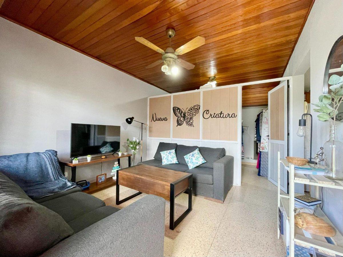 Foto de CASA EN VENTA TIPO CHALET + GALPON OLMOS LA PLATA, imagen 5