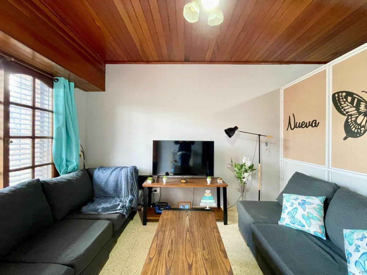 Foto de CASA EN VENTA TIPO CHALET + GALPON OLMOS LA PLATA, imagen 4