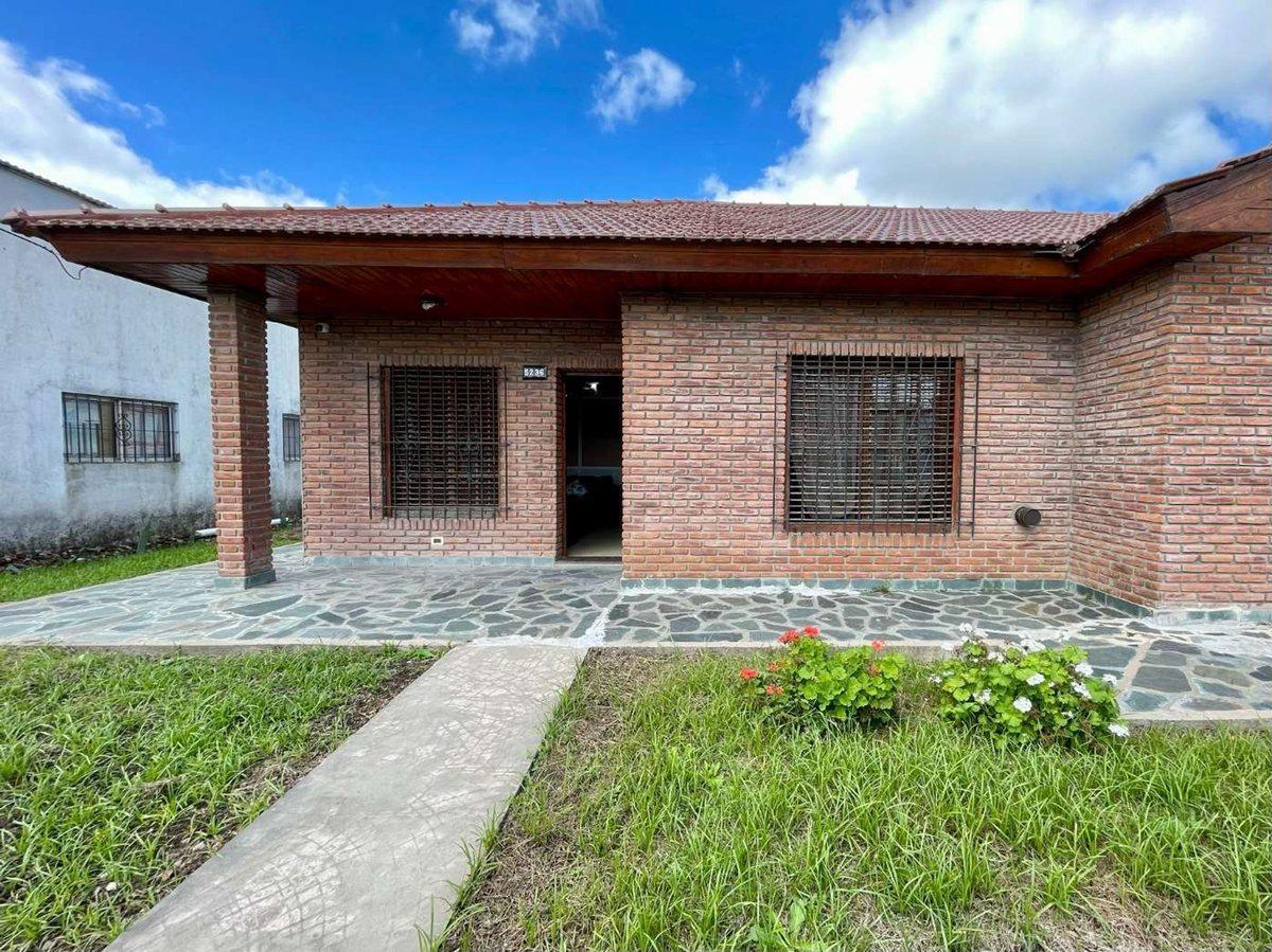 Foto de CASA EN VENTA TIPO CHALET + GALPON OLMOS LA PLATA, imagen 1