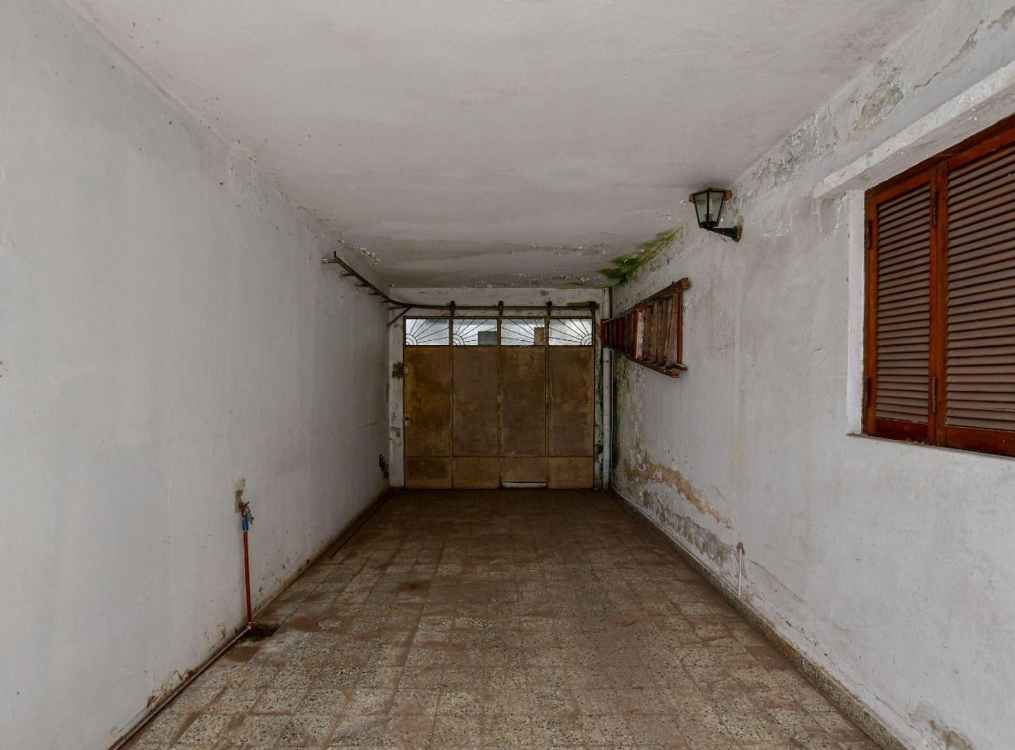 Foto de CASA EN VENTA LA PLATA A RECICLAR PARQUE COCHERA, imagen 3