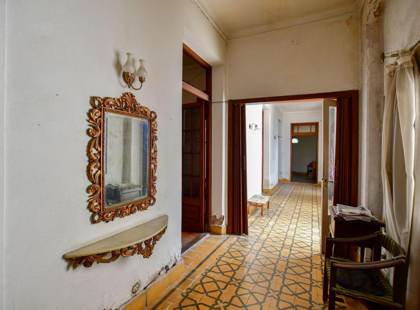 Foto de CASA EN VENTA LA PLATA A RECICLAR PARQUE COCHERA, imagen 1