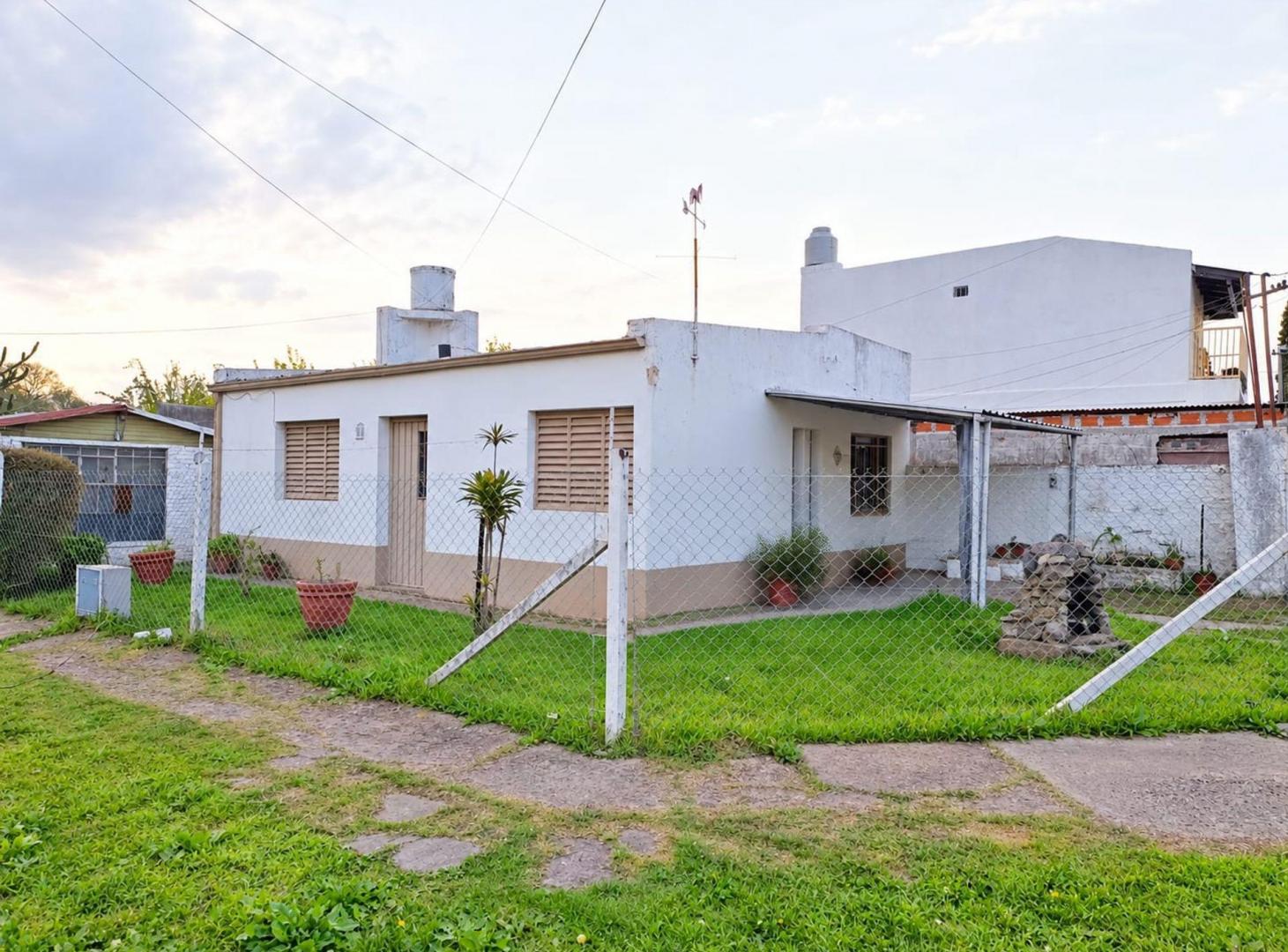 Foto de CASA EN VENTA EN LA PLATA EN ESQUINA, imagen 1