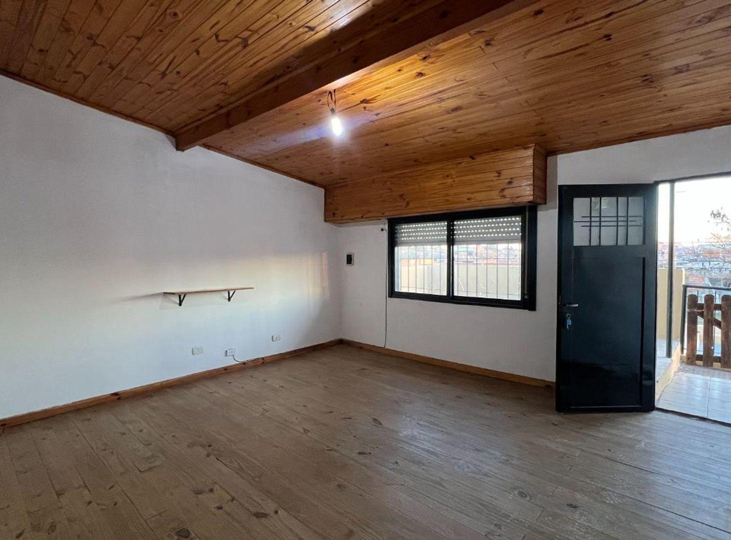 Foto de PH EN VENTA LOS HORNOS - LA PLATA, imagen 3