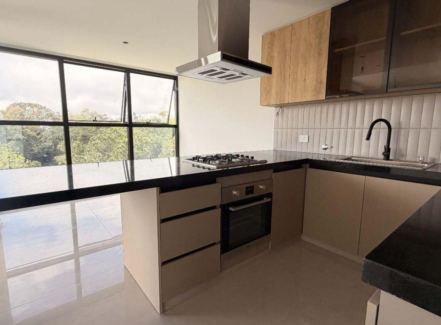 Foto de PISO EN VENTA LA PLATA 2 DORMITORIOS Y COCHERA, imagen 3