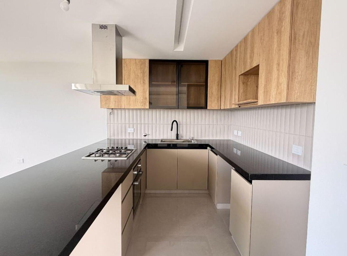 Foto de PISO EN VENTA LA PLATA 2 DORMITORIOS Y COCHERA, imagen 4