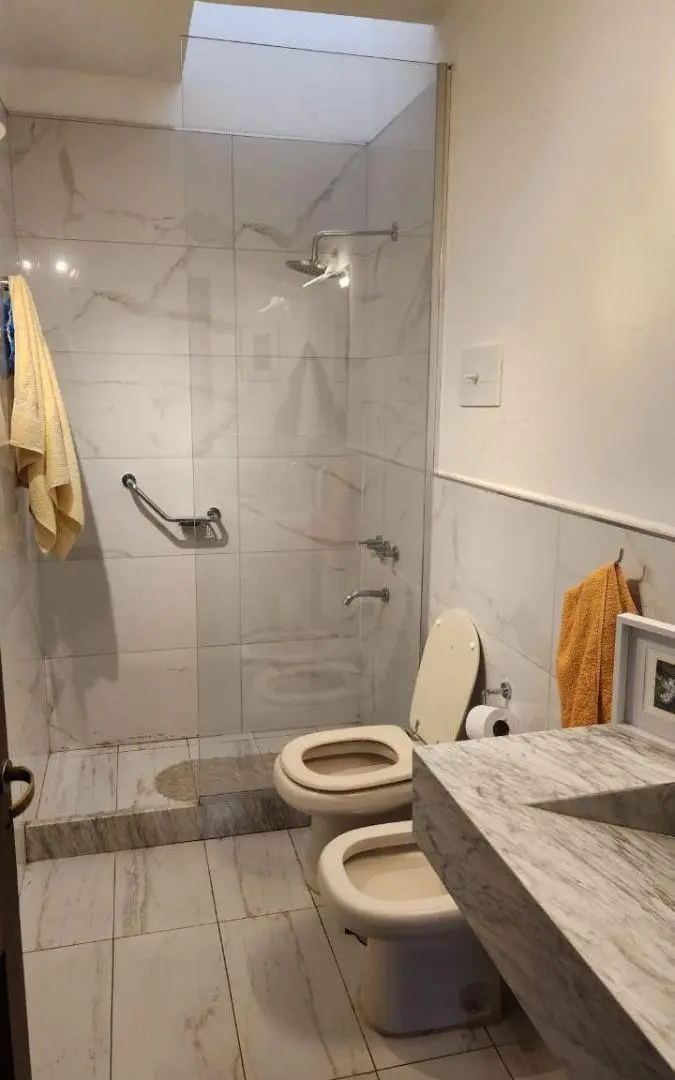 ALQUILER CASA AV RAFAEL NUÑEZ 6000 7 DORM APTO COMERCIAL 2