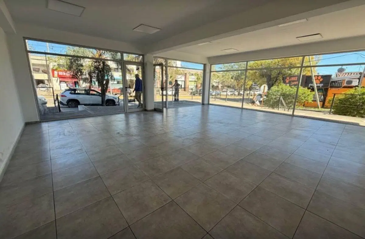 ALQUILER LOCAL COMERCIAL AV GOYCOECHEA - VILLA ALLENDE 3