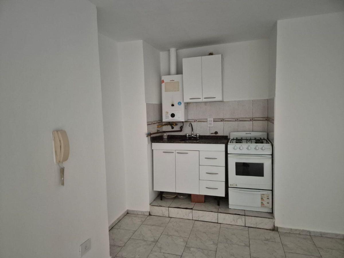 Foto de ALQUILER DPTO 3 DORM SARMIENTO Y AV. MAIPU - CENTRO, imagen 2