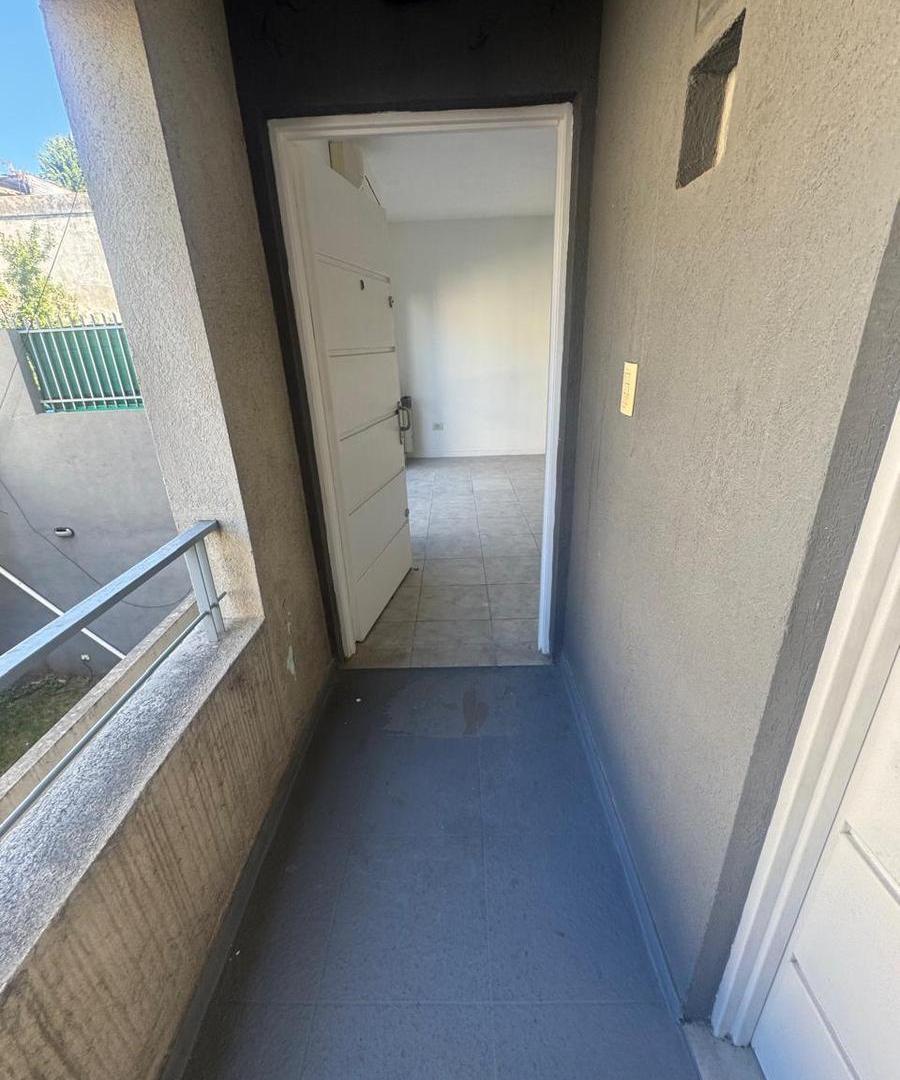 Foto de VENTA PH 2 AMBIENTES AL FRENTE EN RAMOS MEJÍA!!!!, imagen 2